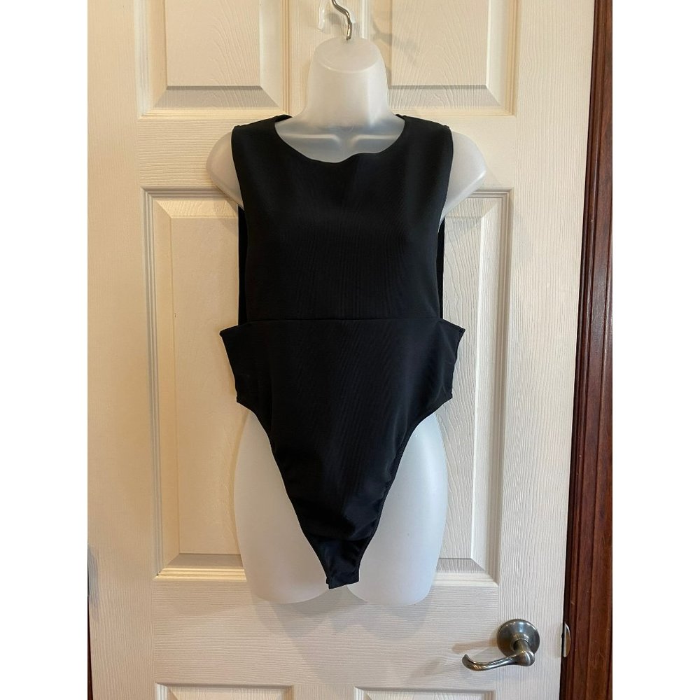 Pretty Little Things Black Bandage Crew Neck Dropped Arm Pole Bodysuit Size 12